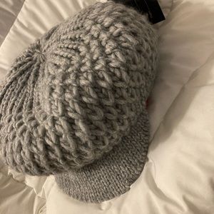 NWT-Women’s knitted crochet cabbie hat
